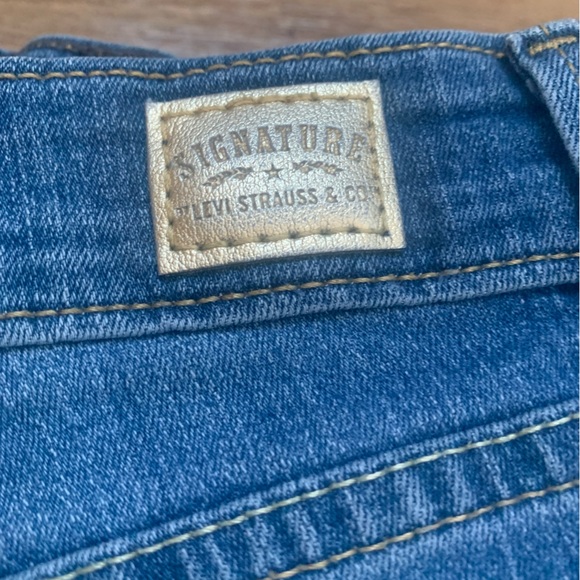 Levi Strauss  Gold  Totally Shaping Bootcut Jeans - Picture 5 of 15
